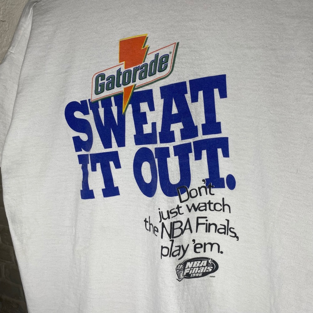 Vintage 1996 NBA Finals Gatorade Sweat It Out T-Shirt XL White Single Stitch USA - Picture 2 of 8